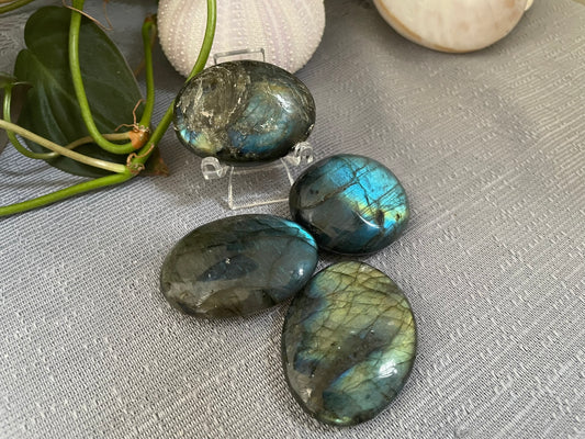 Labradorite Palmstone